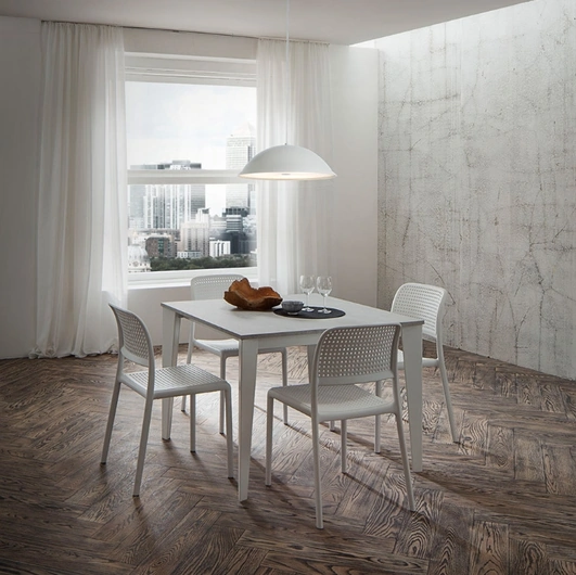 Tavolo Carlo Super Quadrato con top in laminato HPL e gambe in metallo di La Primavera