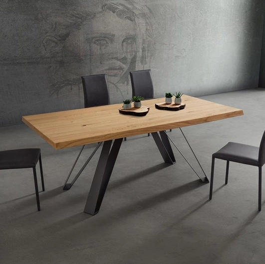 Tavolo con piano scortecciato in Rovere con gambe in metallo Noah di La Primavera