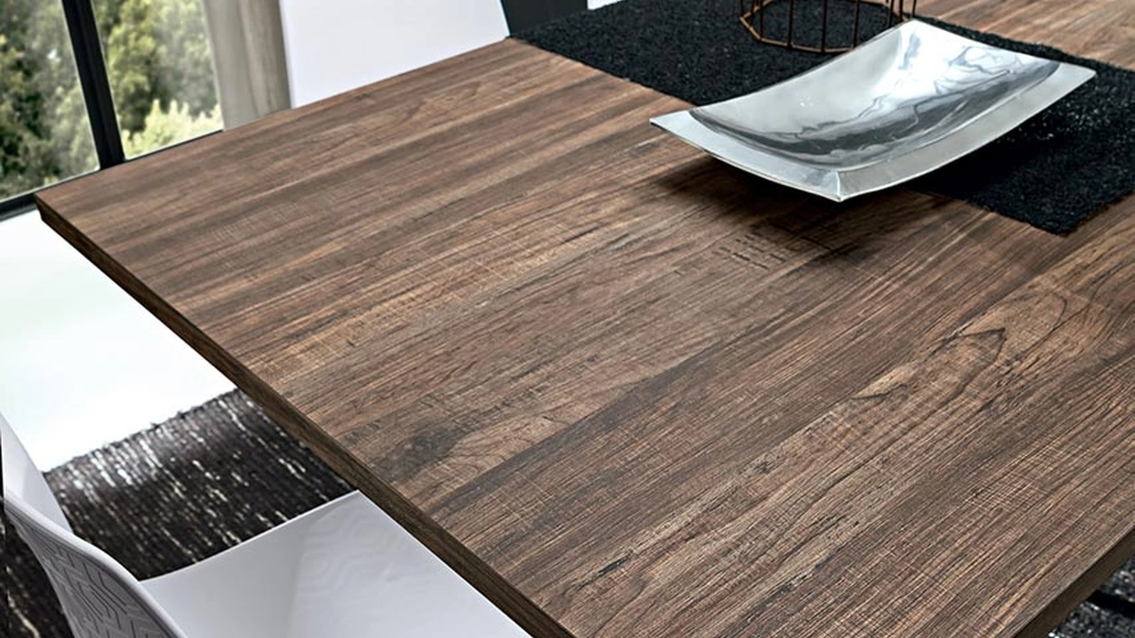 Tavolo Renzo con top in legno e struttura in metallo di La Primavera