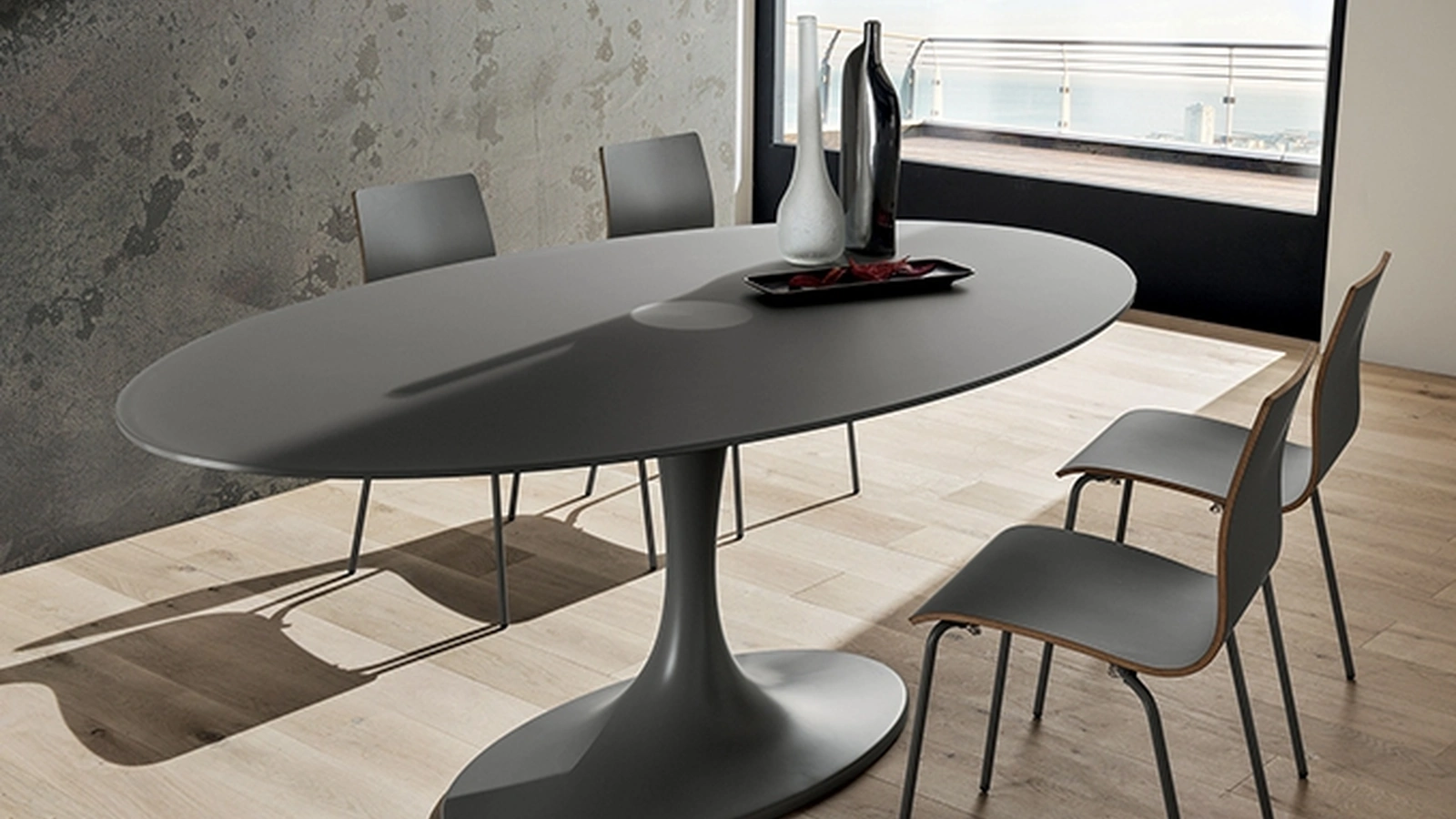 Tavolo ovale fisso in vetro laccato opaco di design Ruud di La Primavera