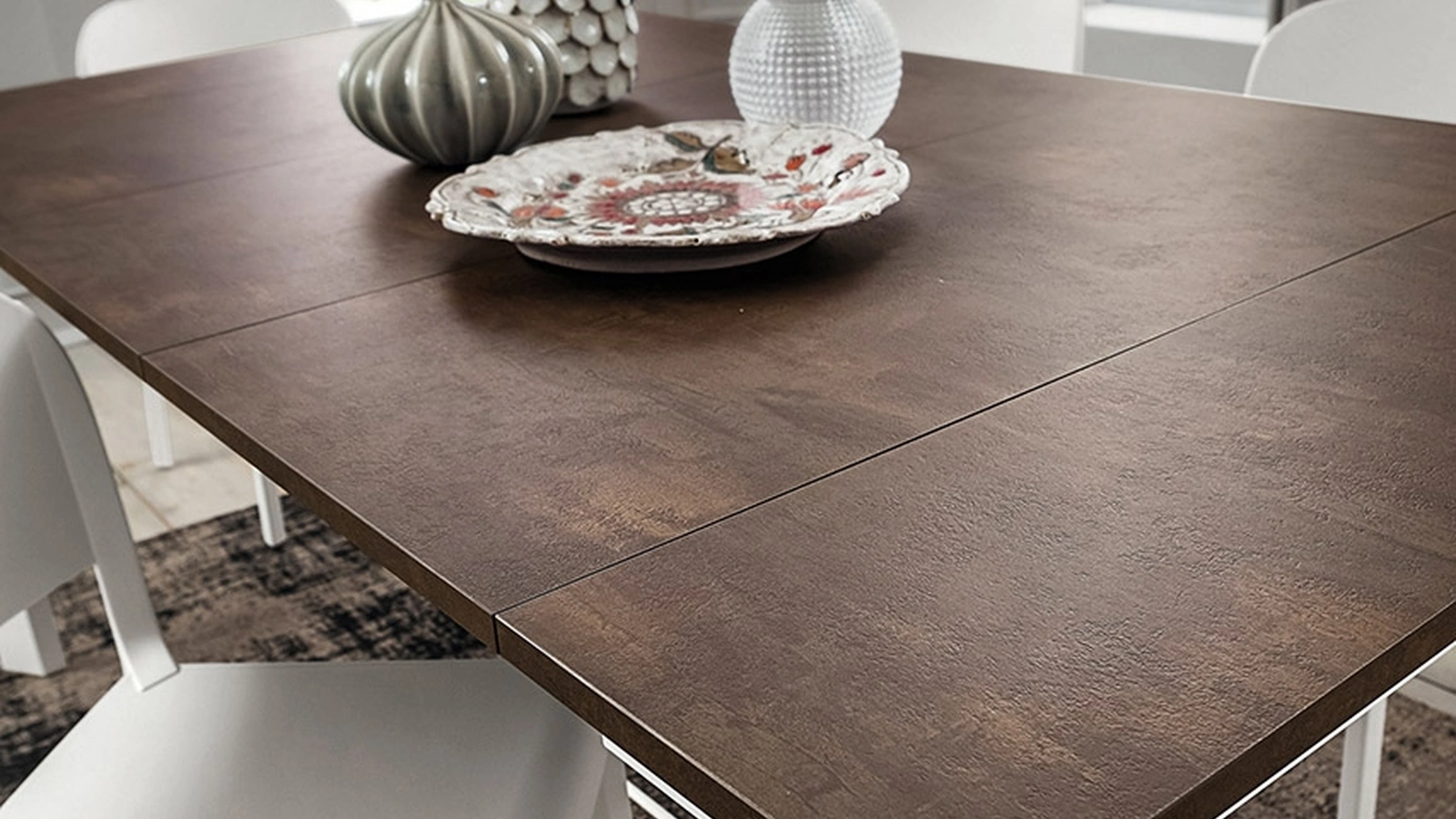 Tavolo consolle allungabile Steave con top in HPL e gambe in alluminio di La Primavera