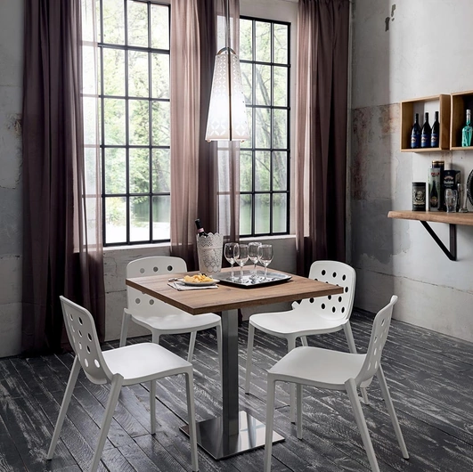 Tavolo con piano in HPL e base in metallo Zoe di La Primavera