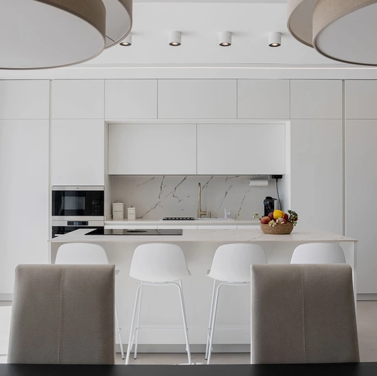 Cucina Moderna con isola All-Around D20 Total White di Doimo Cucine