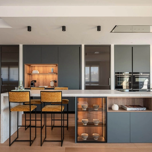 Cucina Moderna con isola All-Around D23 01 in Evosilk Verde Felce di Doimo Cucine