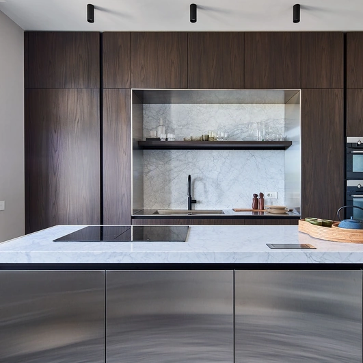 Cucina Moderna All-Around D23 in Noce e Acciaio di Doimo Cucine
