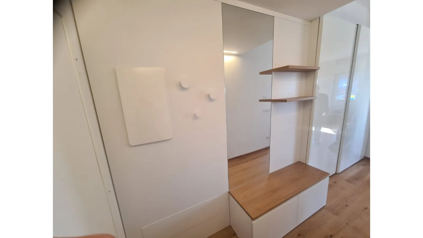 Ingresso su misura a Bologna - Progetto e realizzazione artigianale in falegnameria