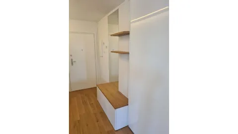 Ingresso su misura a Bologna - Progetto e realizzazione artigianale in falegnameria