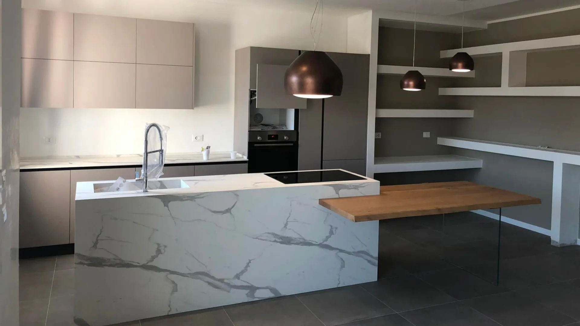 Progettazione e realizzazione di cucina con isola Bologna