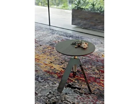 Tavolino regolabile in altezza Basalto con top e vite in legno massello di Frassino e base in acciaio laccato di Bontempi