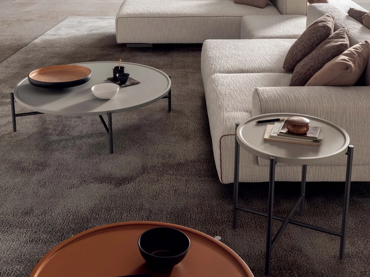 Tavolino rotondo Dolly con top laccato opaco e base in metallo di Presotto