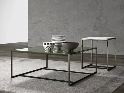 Tavolino Eulero con top in vetro o effetto marmo e base in metallo di Presotto