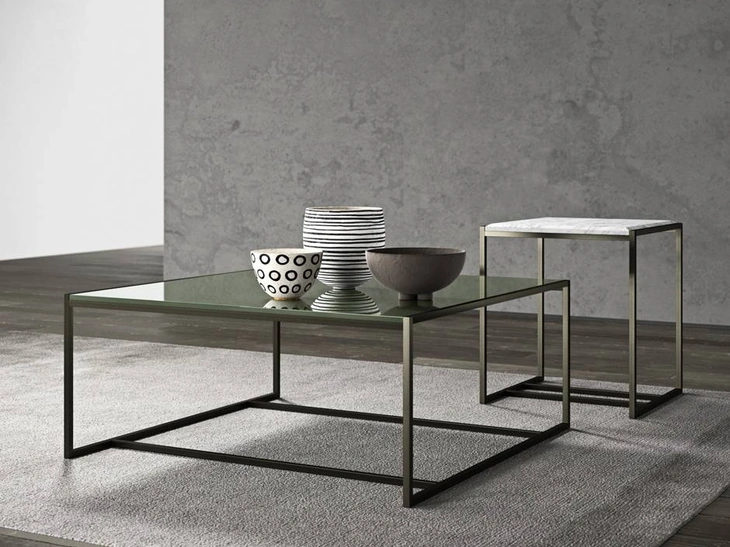 Tavolino Eulero con top in vetro o effetto marmo e base in metallo di Presotto