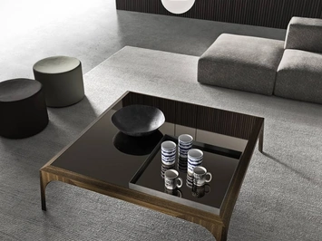 Tavolino quadrato Relevè con top in vetro lucido con vassoio in metallo incorporato e base in legno di Presotto