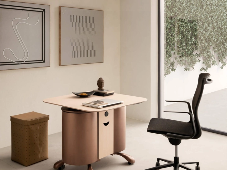 Scrittoio Caddy con struttura in metallo e top regolabile in altezza in multistrato di Betulla di Presotto