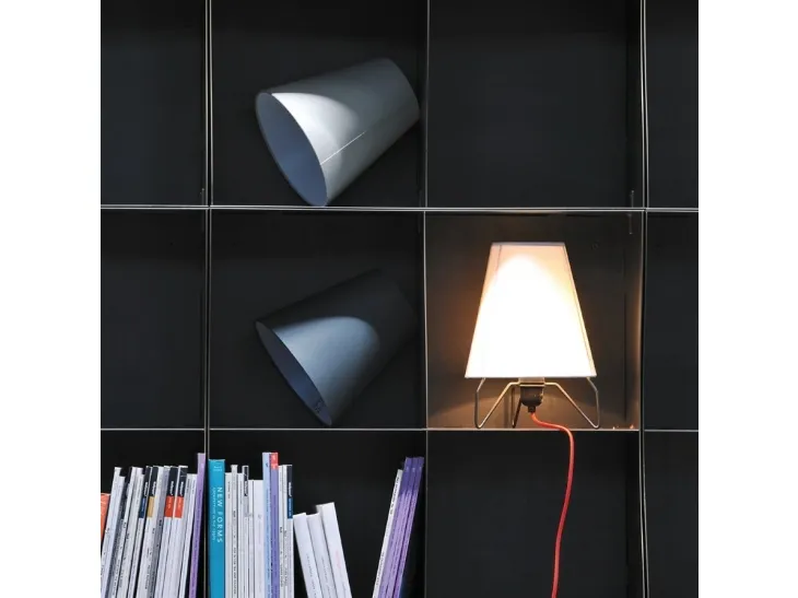 Lampada da tavolo in tessuto con struttura in metallo Jet Table di Adriani e Rossi