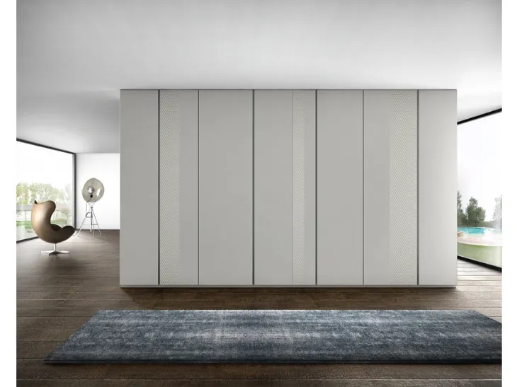 Armadio a muro a tutta altezza in laccato grigio chiaro e vetro Comp 10 di Voltan