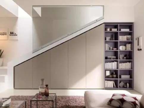 Armadio con ante battenti disegnate e lavorate seguendo l’inclinazione del soffitto per vani scale o mansarde NC304 Moretti Compact