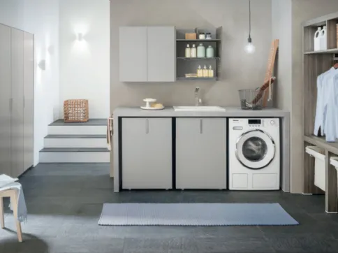 Mobile da lavanderia Laundry System C02 in laccato Grigio opaco e laminato Eucalipto di Baxar