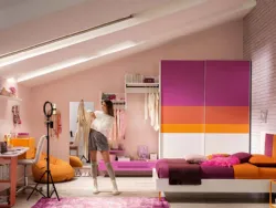 Cameretta per ragazze con zona studio in laccato opaco YC315 di Moretti Compact