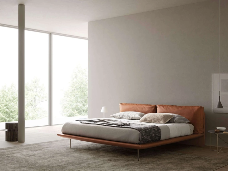 Letto Cali in pelle con testiera di Presotto