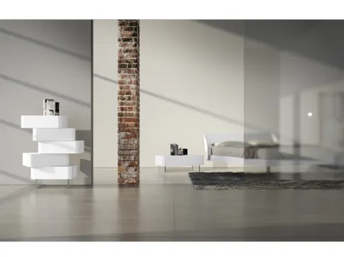 Letto in laccato bianco opaco con incisione My Love 01 di Voltan