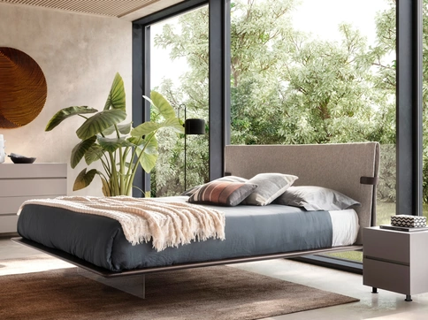 Letto con testiera in tessuto e giroletto in essenza Eucalipto Dress Code di Presotto