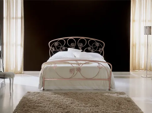 Letto con testiera lavorata con fiori in ferro battuto Glicine di Bontempi