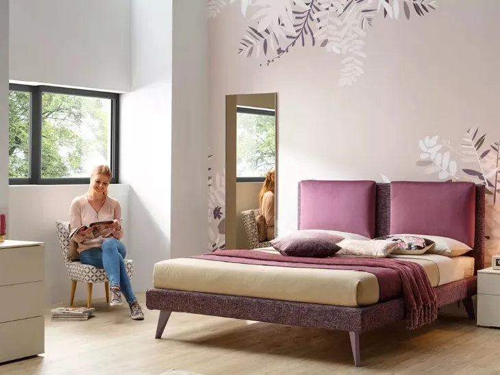 Letto imbottito matrimoniale con testiera SC217 di Moretti Compact