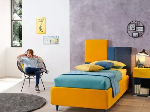 Letto di design in tessuto con testiera asimmetrica SC208 di Moretti Compact