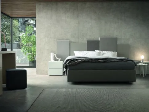 Letto matrimoniale in legno Sommier con Boiserie imbottita di Morassutti