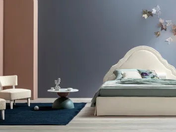 Letto in tessuto con testiera sagomata Celine con Gonna di Twils