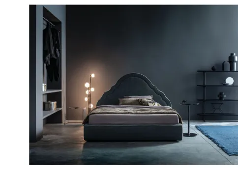 Letto in tessuto con testiera sagomata Celine di Twils
