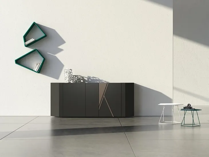 Madia Comp 15 in laccato opaco con bassorilievo in bronzo graffiato di Voltan