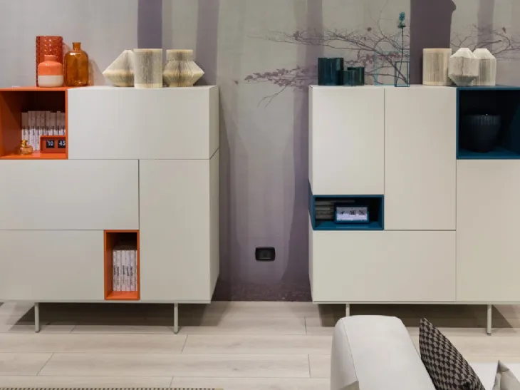 Madia Alta in laminato quarzo con wallbox in laccato opaco MC043 di Moretti Compact