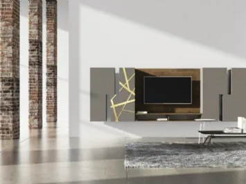 Parete Attrezzata sospesa in laccato opaco con inserti in bronzo graffiato e pannello per TV in legno Comp 17 di Voltan