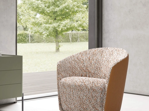 Poltroncina Fuller in tessuto e pelle di Presotto