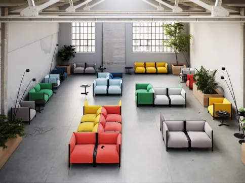 Poltroncina imbottita dalla forma cubica Waffle One rivestita in tessuto con base in acciaio di Infiniti