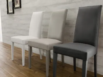 Sedia Carmen con seduta imbottita e rivestita in ecopelle e struttura in legno laccato di Arredo3