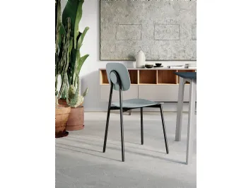 Sedia Omega con struttura in metallo verniciato e seduta in polipropilene rinforzato con fibra di vetro di Arredo3