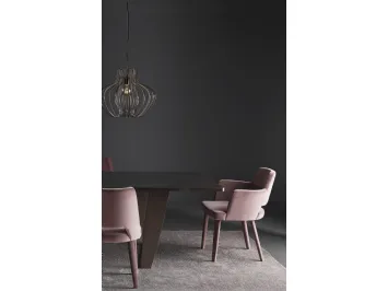 Sedia in legno di rovere completamente rivestita in tessuto con braccioli Grace P di Colico