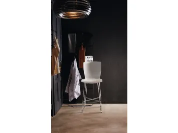 Sgabello con struttura in tondino di acciaio verniciato e seduta realizzata in polipropilene soft touch Rapper SS di Colico