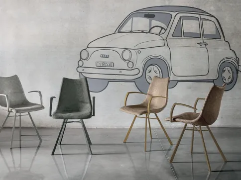 Sedia Maiorca Poltroncina con braccioli rivestita in tessuto soft touch vintage di Target Point