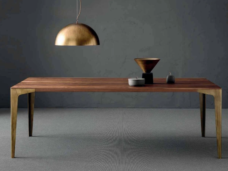 Tavolo fisso con gambe in ferro Fly di Alta Corte