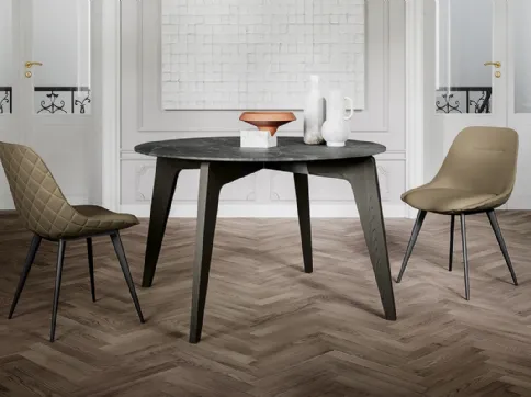 Tavolo rotondo Magic con top in laminato e gambe in massello di Frassino verniciato di Arredo3