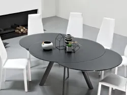 Tavolo allungabile Giro con top in cristallo antigraffio opaco e base in acciaio inox di Bontempi
