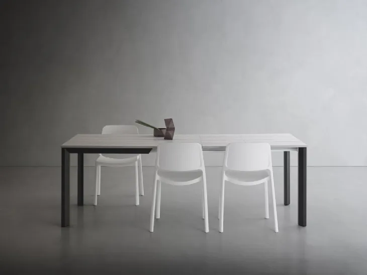 Tavolo allungabile con gambe in alluminio e piano in laminato Ricky Super Quadrato di La Primavera