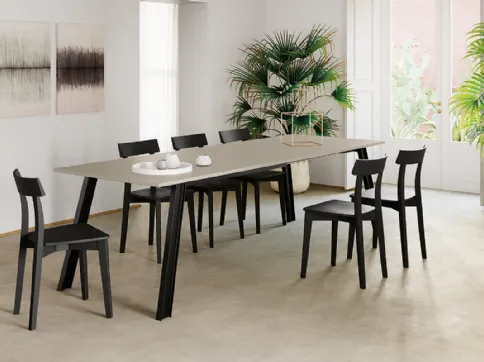 Tavolo allungabile Sky con top in laminato e base in metallo verniciato di Arredo3