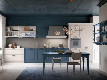 Cucina Classica Dolcevita v4 Laccato Corda e Laccato Blu Nettuno, Top Neolith Cement Satin, Cappa in finitura Carbon opaco con cornice inferiore in laccato Corda opaco, Maniglie in finitura Titanio laccato di Stosa