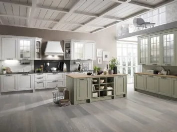 Cucina Classica con isola in frassino laccato Virginia di Stosa