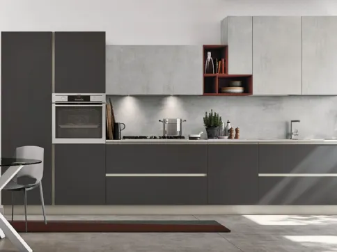 Cucina Moderna lineare Alevé v06 in accato UV Grigio Asfalto opaco e laminato materico cemento di Stosa